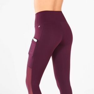 Mila High-Waisted Pocket Capri 